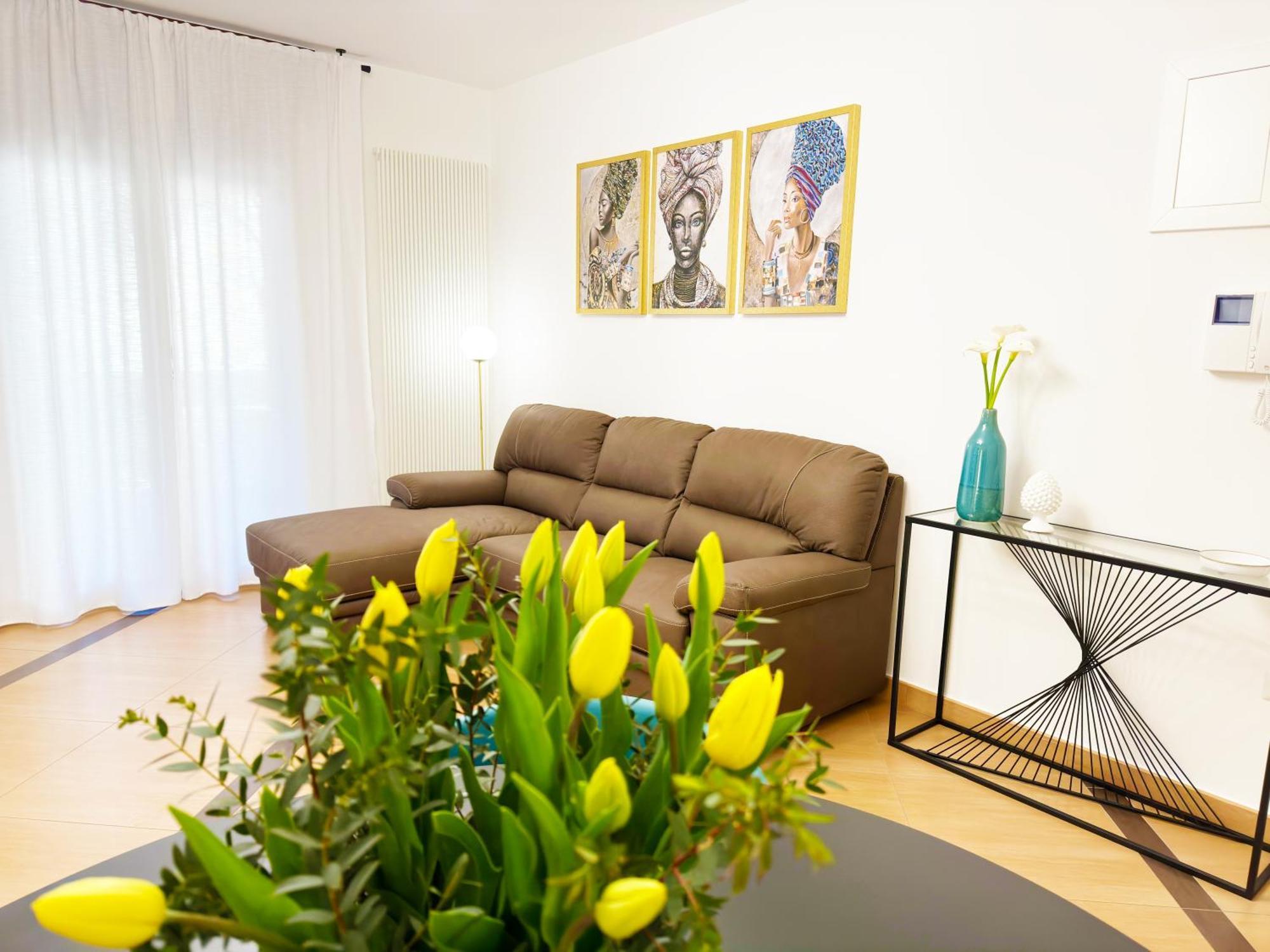 300 M From Old Town - Very Finished, Free Parking Appartamento Lecce